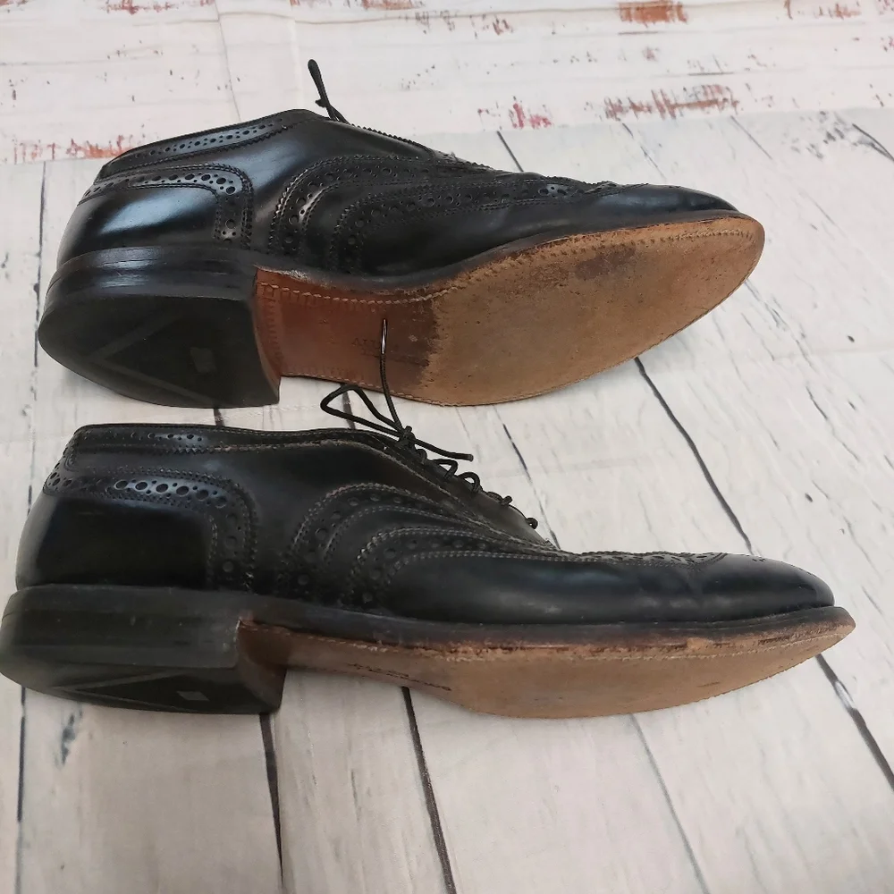 Allen Edmonds wingtip Oxford shoes - Picture 4 of 8